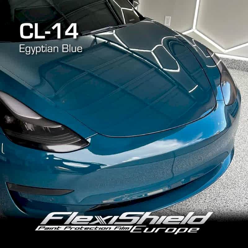 Un capot de voiture bleu élégant et une vue de face avec une finition brillante, étiquetés FLEXISHIELD Cosmétique PPF CL-14 Egyptian Blue. Le sol moucheté en dessous ajoute du contraste, tandis que le nom de la marque est élégamment affiché en bas en texte blanc. - Tekalab
