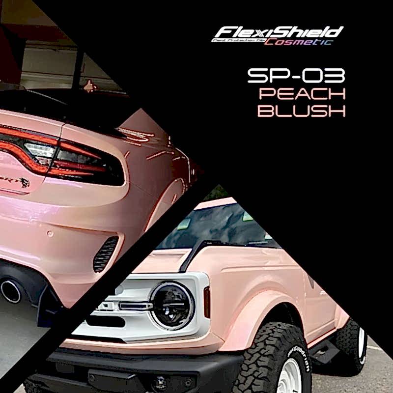 Gros plan de deux véhicules avec une finition rose clair brillante. Limage supérieure montre une vue arrière; limage inférieure met en évidence une autre vue avant. FLEXISHIELD Cosmétique PPF TP-04 Moon Beam 2.0 et SP-03 Peach Blush élégamment présentés sur un fond texturé. - Tekalab