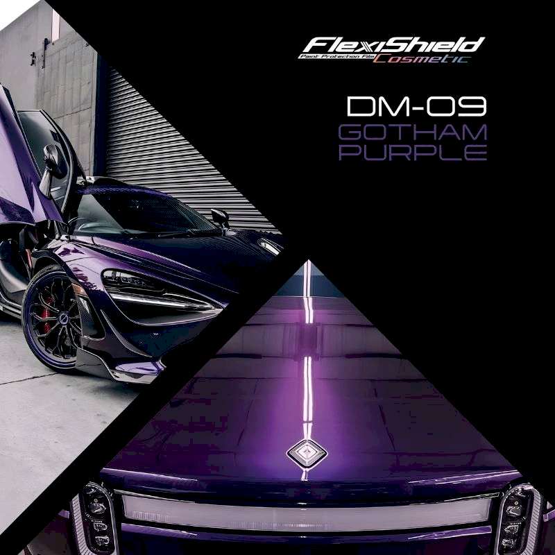 Une voiture de sport de luxe avec une porte ouverte, revêtue de « Gotham Purple », est rehaussée par le FLEXISHIELD Cosmétique PPF TP-04 Moon Beam 2.0. Limage est divisée en diagonale, mettant en valeur la vue de face dans la partie inférieure avec le texte de marque en gras « FLEXISHIELD » affiché en évidence. - Tekalab