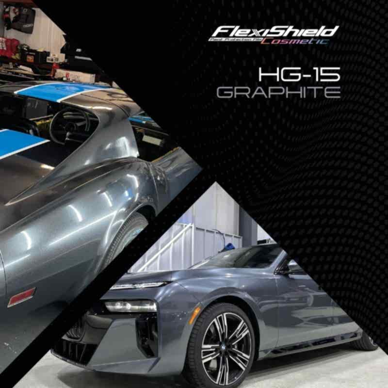 Le côté gauche montre une voiture classique dans un garage, sa finition brillante étincelante. Le côté droit montre une voiture grise moderne à lextérieur avec une surface brillante. Les deux sont dotés du revêtement FLEXISHIELD Cosmétique PPF TP-04 Moon Beam 2.0. - Tekalab