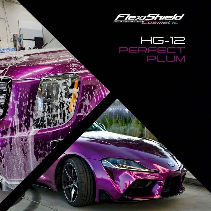 Lavant dune voiture de sport et dun SUV violets, partiellement recouverts de mousse de savon, est présenté. Le texte indique : « FLEXISHIELD Cosmétique PPF TP-04 Moon Beam 2.0 Perfect Plum ». Un fond noir texturé accentue le design élégant de la technologie de protection avancée de FlexiShield. - Tekalab