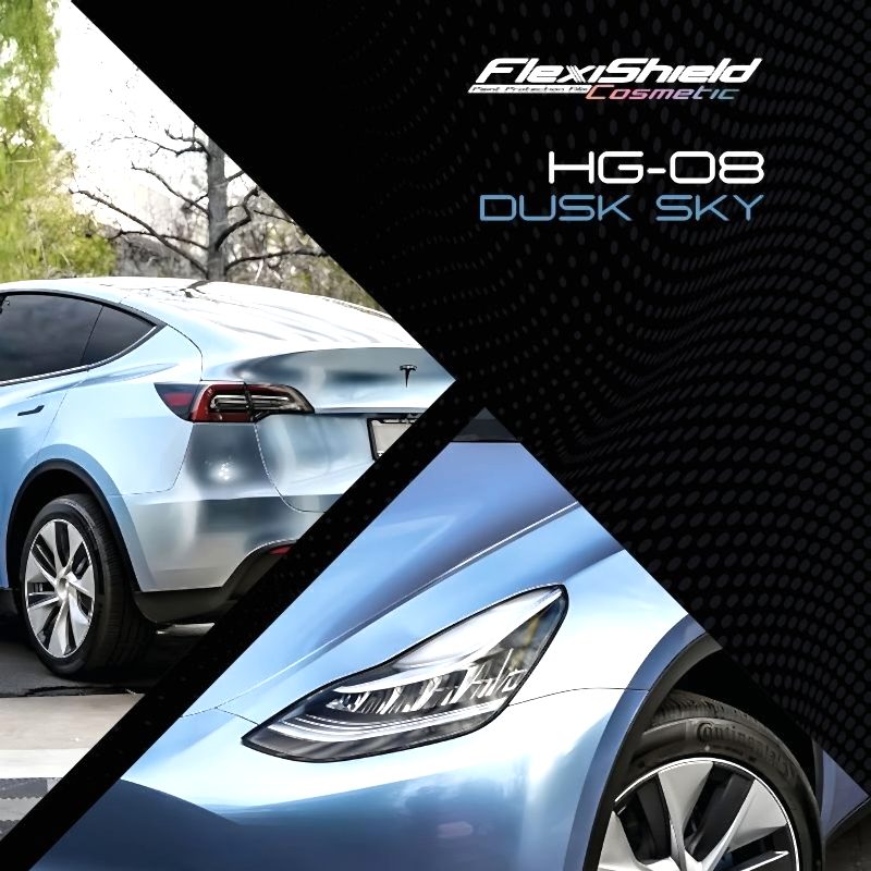 Une voiture électrique bleue au style futuriste est présentée, en se concentrant sur son arrière et un gros plan sur les phares, sur un fond élégant arborant « FLEXISHIELD Cosmétique PPF TP-04 Moon Beam 2.0 », mettant en valeur sa protection PPF innovante. - Tekalab
